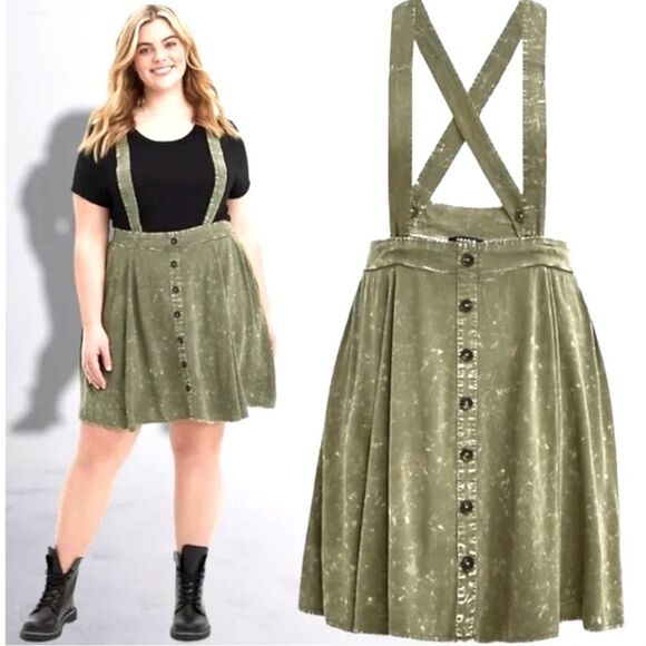 Torrid Size 2 Olive Green Mineral Wash Challis Skirtall with Removable Straps - Picture 1 of 3